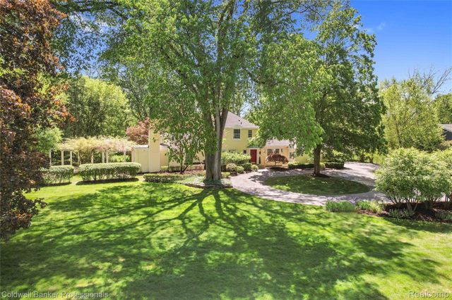 19905 Beverly Road, Beverly Hills Village, MI 48025