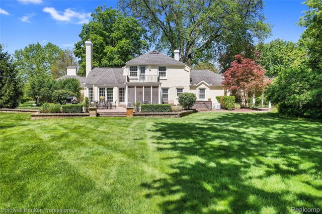 19905 Beverly Road, Beverly Hills Village, MI 48025