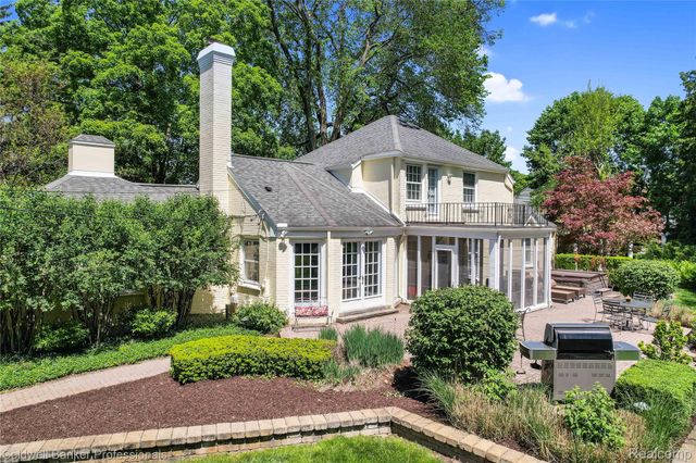 19905 Beverly Road, Beverly Hills Village, MI 48025