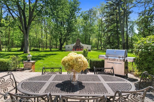 19905 Beverly Road, Beverly Hills Village, MI 48025