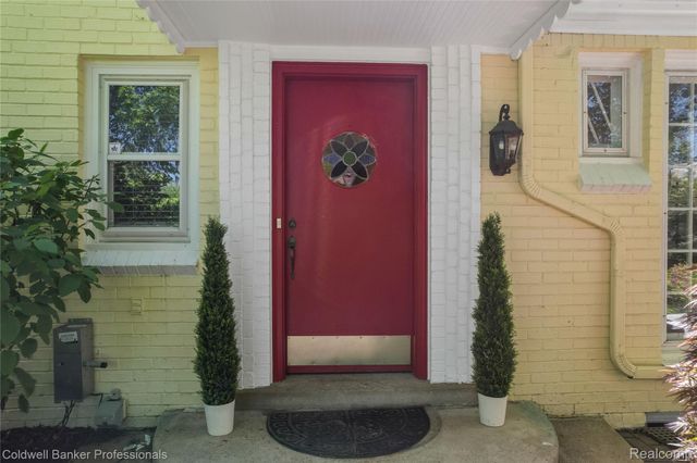 19905 Beverly Road, Beverly Hills Village, MI 48025