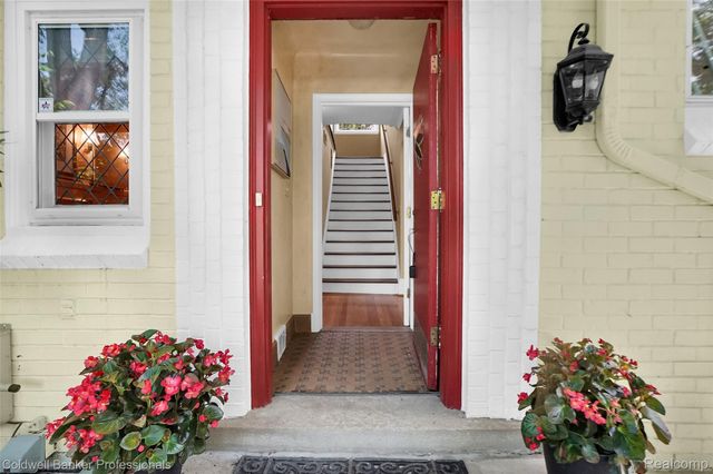 19905 Beverly Road, Beverly Hills Village, MI 48025