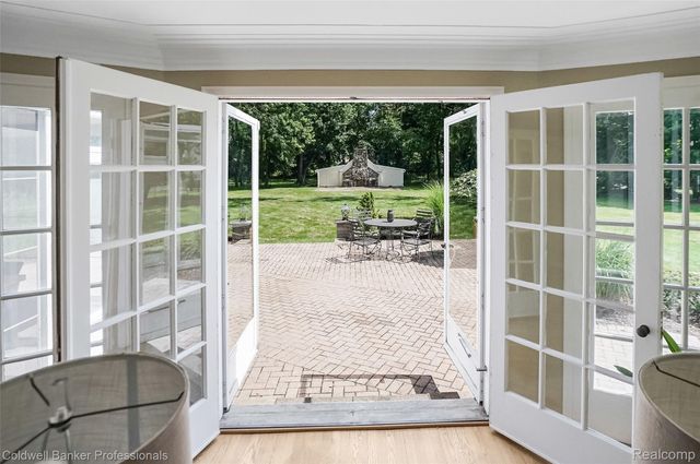 19905 Beverly Road, Beverly Hills Village, MI 48025