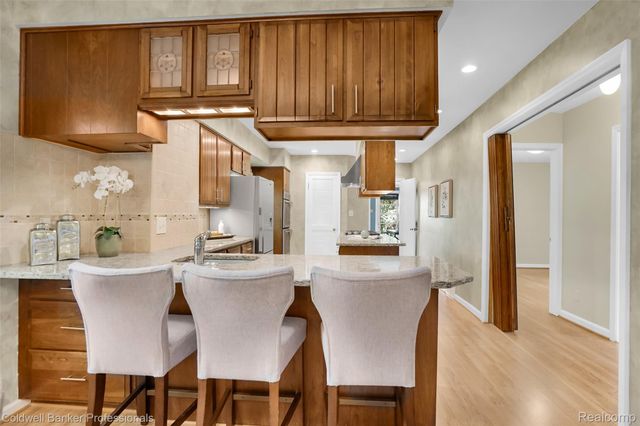 19905 Beverly Road, Beverly Hills Village, MI 48025