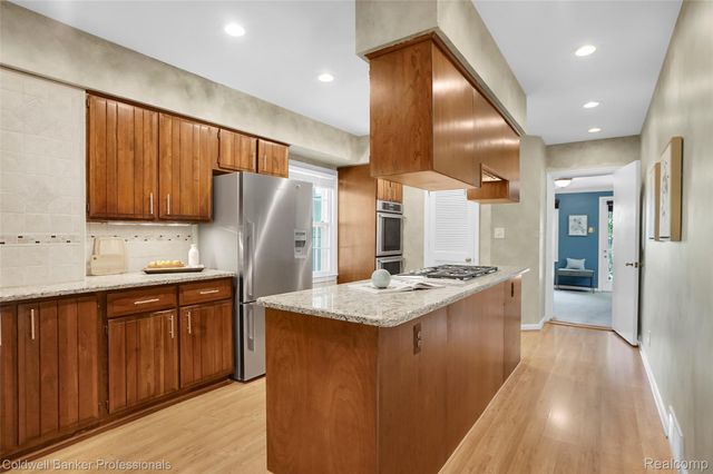 19905 Beverly Road, Beverly Hills Village, MI 48025