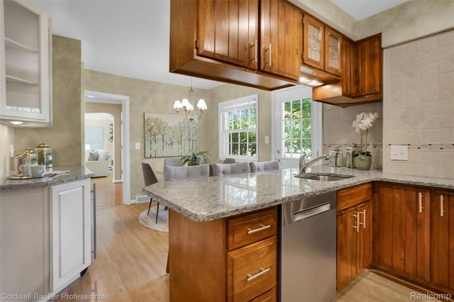 19905 Beverly Road, Beverly Hills Village, MI 48025