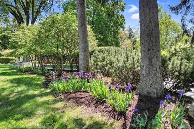 19905 Beverly Road, Beverly Hills Village, MI 48025