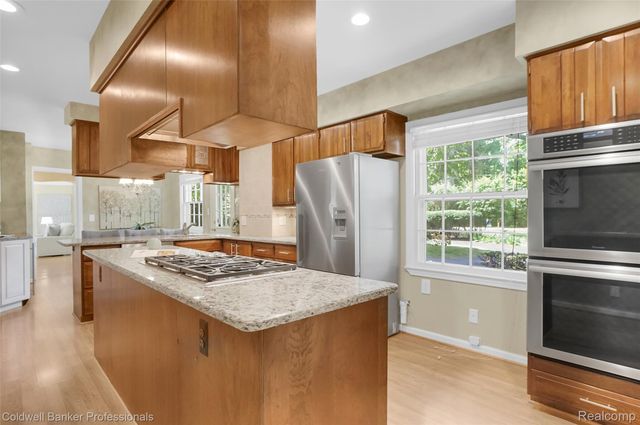 19905 Beverly Road, Beverly Hills Village, MI 48025