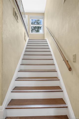 19905 Beverly Road, Beverly Hills Village, MI 48025