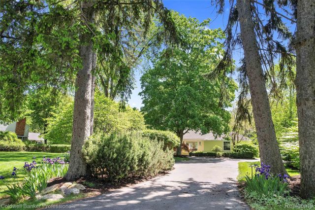 19905 Beverly Road, Beverly Hills Village, MI 48025