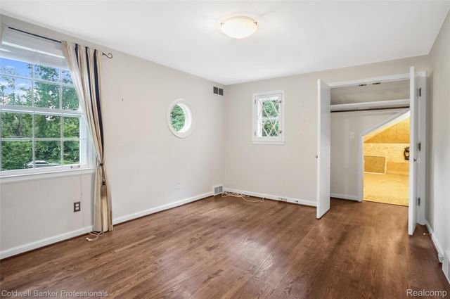 19905 Beverly Road, Beverly Hills Village, MI 48025