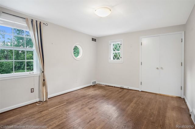 19905 Beverly Road, Beverly Hills Village, MI 48025