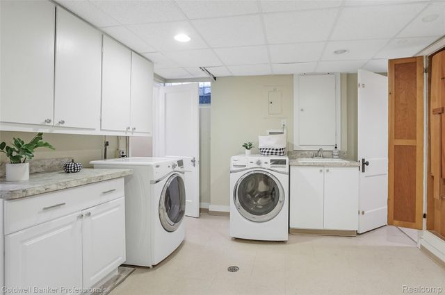 19905 Beverly Road, Beverly Hills Village, MI 48025