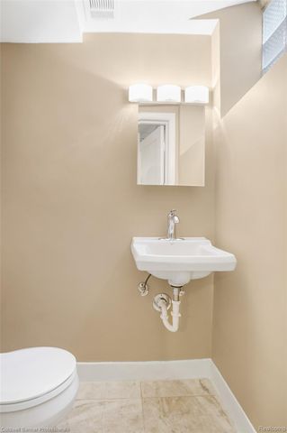 19905 Beverly Road, Beverly Hills Village, MI 48025