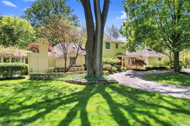 19905 Beverly Road, Beverly Hills Village, MI 48025