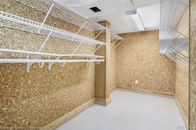 19905 Beverly Road, Beverly Hills Village, MI 48025