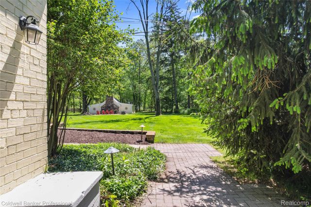 19905 Beverly Road, Beverly Hills Village, MI 48025