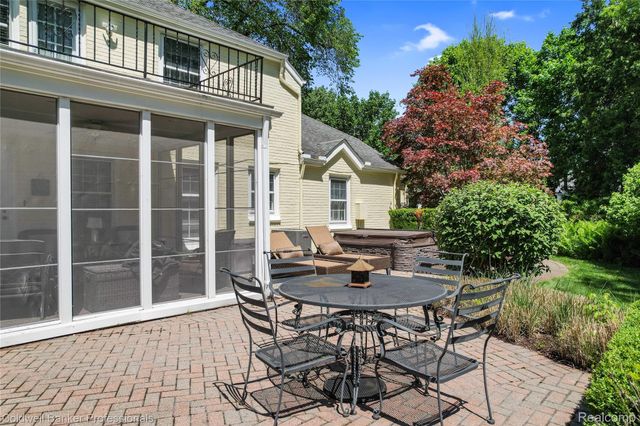 19905 Beverly Road, Beverly Hills Village, MI 48025