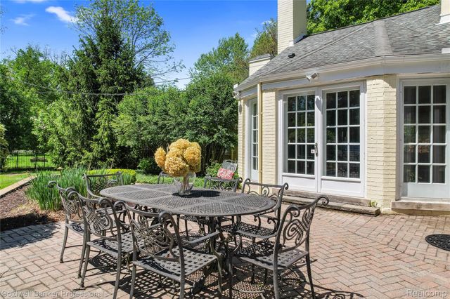 19905 Beverly Road, Beverly Hills Village, MI 48025