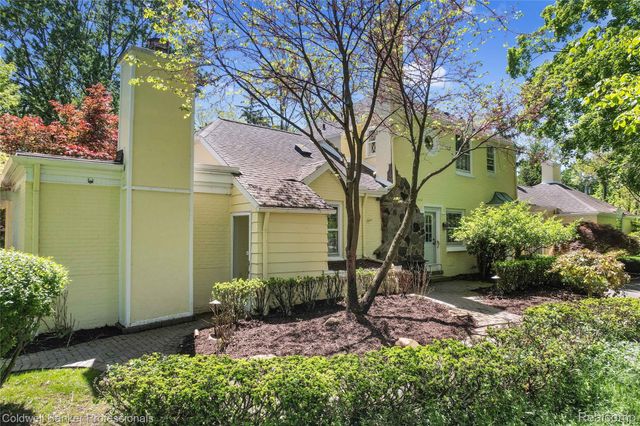 19905 Beverly Road, Beverly Hills Village, MI 48025