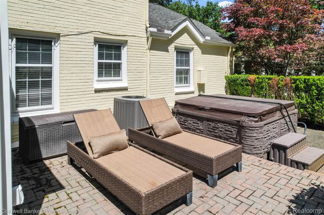 19905 Beverly Road, Beverly Hills Village, MI 48025