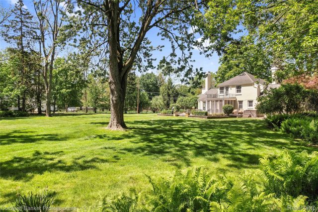 19905 Beverly Road, Beverly Hills Village, MI 48025