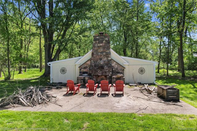 19905 Beverly Road, Beverly Hills Village, MI 48025