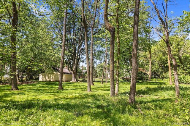 19905 Beverly Road, Beverly Hills Village, MI 48025