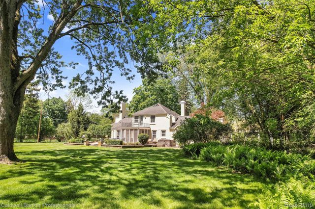 19905 Beverly Road, Beverly Hills Village, MI 48025