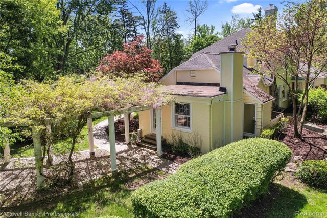 19905 Beverly Road, Beverly Hills Village, MI 48025