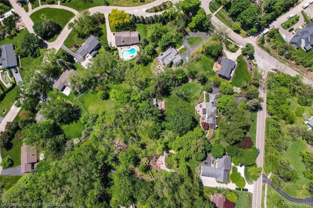 19905 Beverly Road, Beverly Hills Village, MI 48025