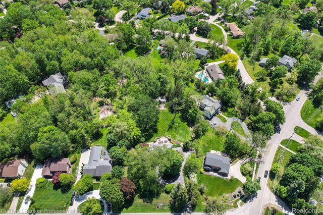 19905 Beverly Road, Beverly Hills Village, MI 48025