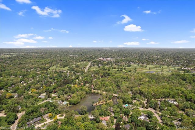 19905 Beverly Road, Beverly Hills Village, MI 48025