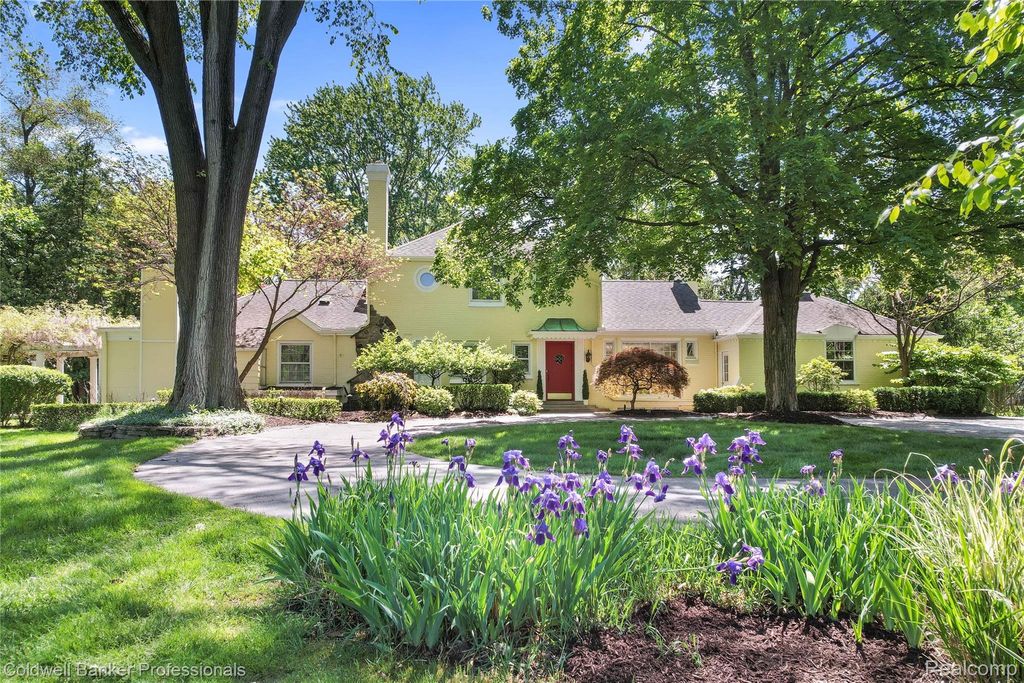 19905 Beverly Road, Beverly Hills Village, MI 48025