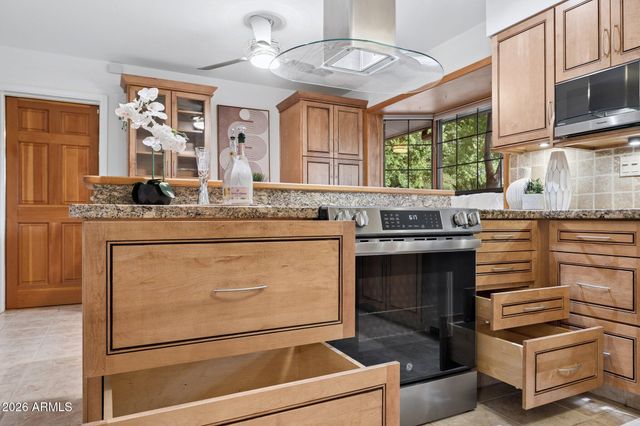 2038 E SOLANO Drive, Phoenix, AZ 85016