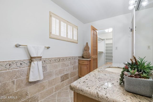 2038 E SOLANO Drive, Phoenix, AZ 85016