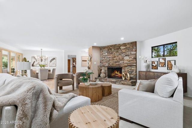 2038 E SOLANO Drive, Phoenix, AZ 85016