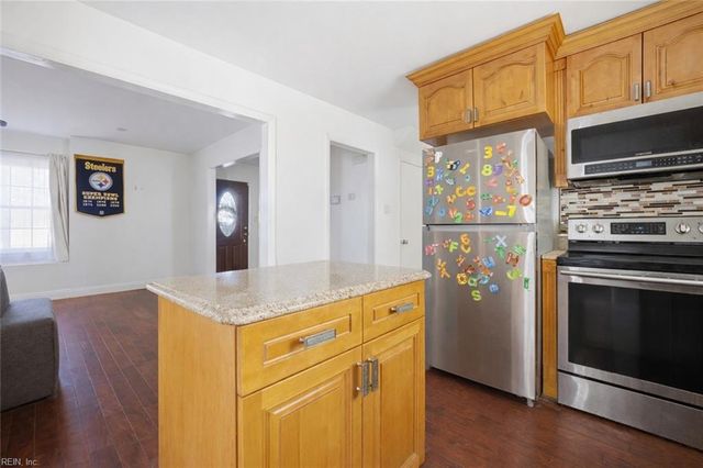 19 Haley DR, Hampton, VA 23661