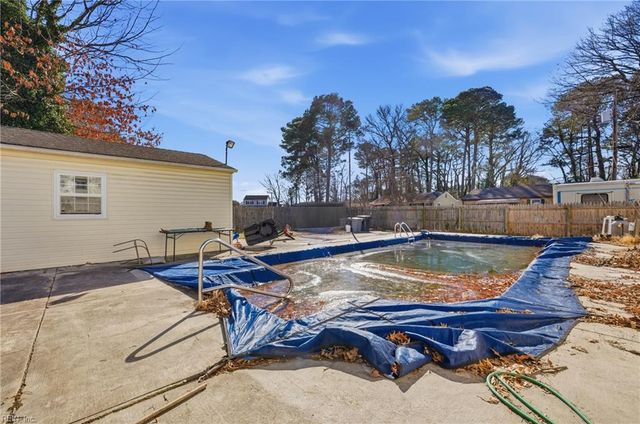 19 Haley DR, Hampton, VA 23661