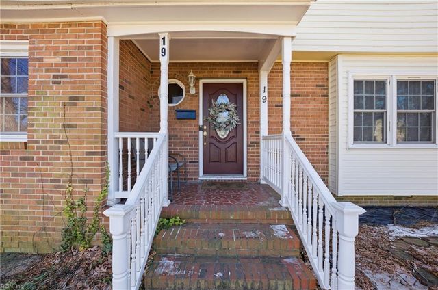 19 Haley DR, Hampton, VA 23661