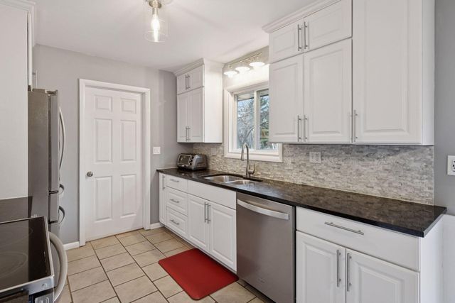 1615 Garland Lane N, Plymouth, MN 55447