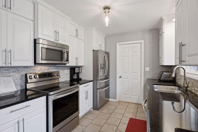 1615 Garland Lane N, Plymouth, MN 55447