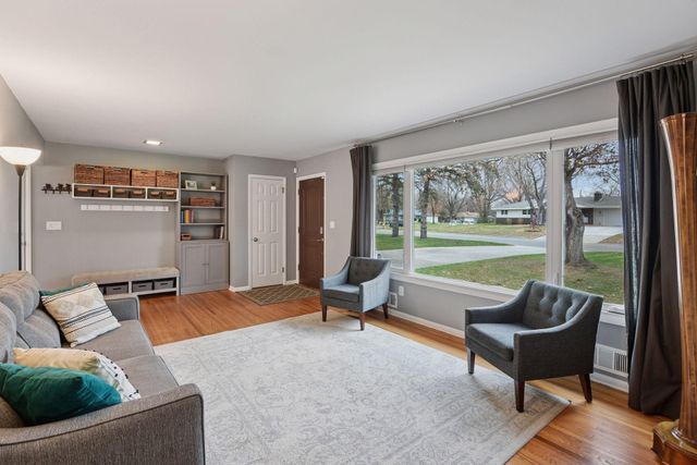 1615 Garland Lane N, Plymouth, MN 55447