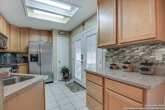 6250 Candleview Ct, San Antonio, TX 78244