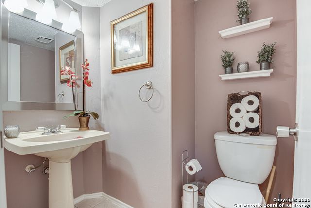 6250 Candleview Ct, San Antonio, TX 78244