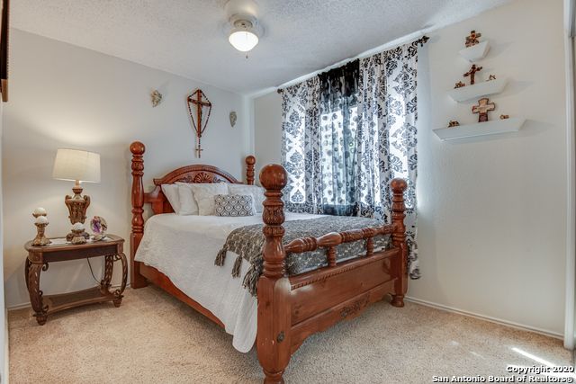 6250 Candleview Ct, San Antonio, TX 78244