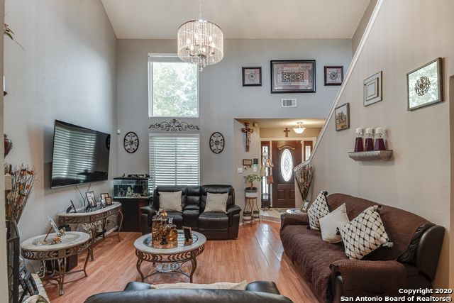 6250 Candleview Ct, San Antonio, TX 78244