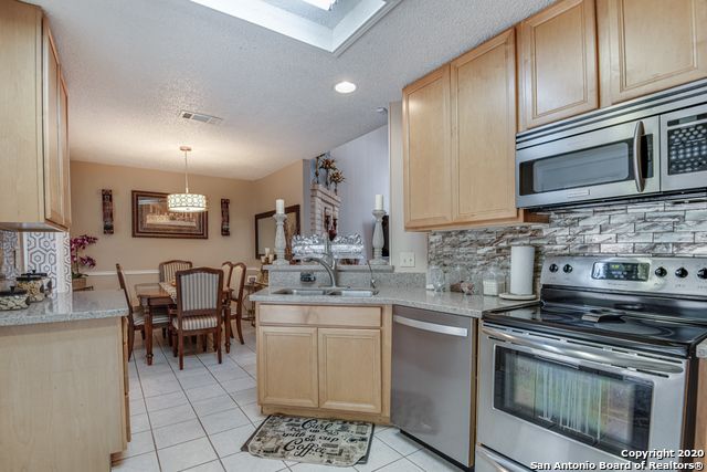 6250 Candleview Ct, San Antonio, TX 78244