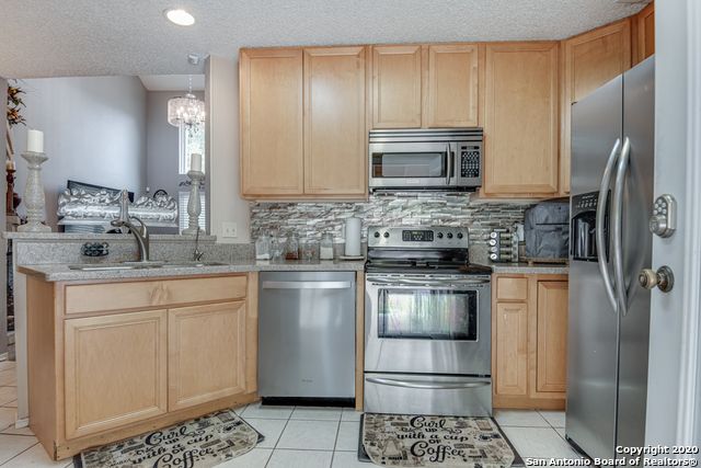 6250 Candleview Ct, San Antonio, TX 78244