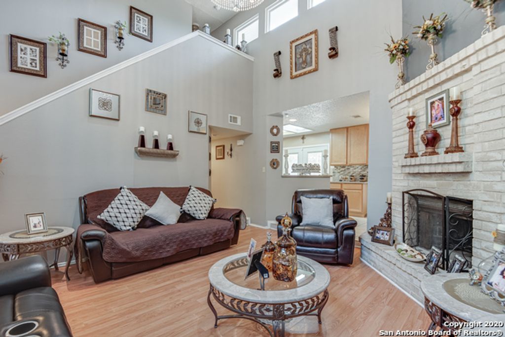 6250 Candleview Ct, San Antonio, TX 78244